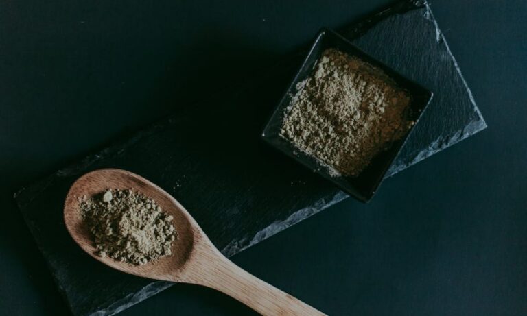 Kratom powder